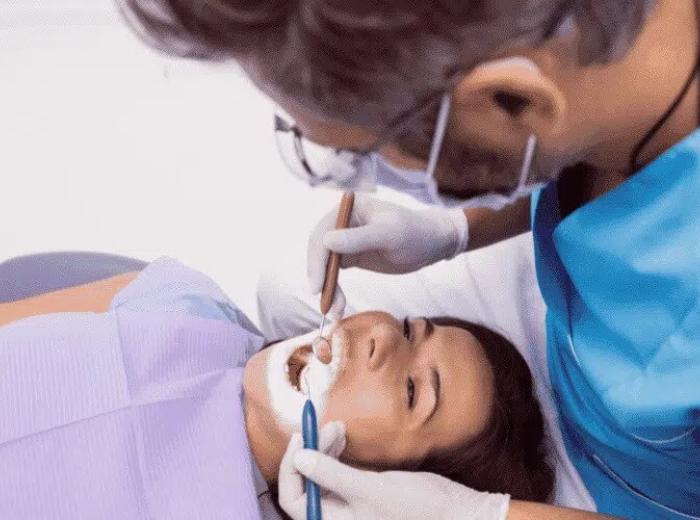 Bleeding Gums Or Achy Jaws? Wisdom Tooth Recovery Tips